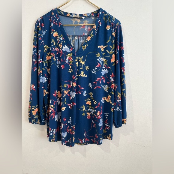 Two by Vince Camuto Ladies' V-Neck Top size L - Picture 1 of 7